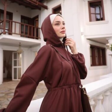 Robe longue à capuche