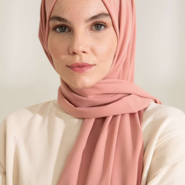 Hijab en Soie Medina Rose Poudré – Maison Haya