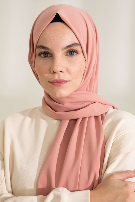 Hijab en Soie Medina Rose Poudré – Maison Haya