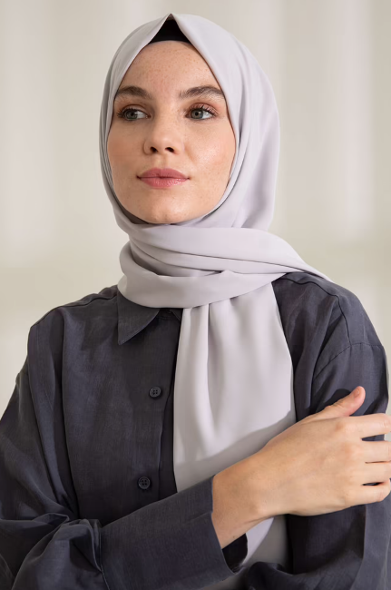 Hijab en Soie Medina Gris Perle – Maison Haya