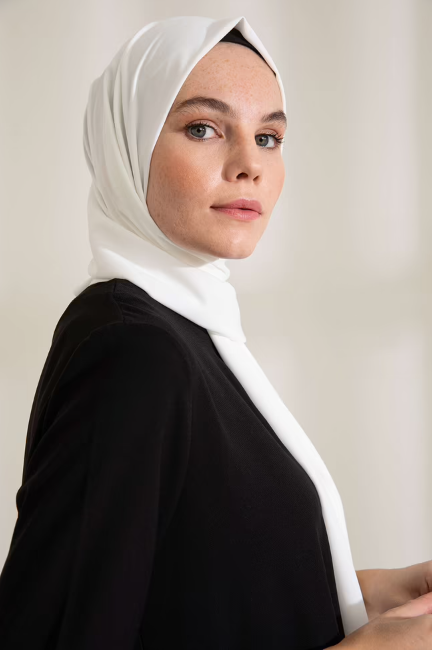 Hijab Soie Medina Blanc Pur – Maison Haya