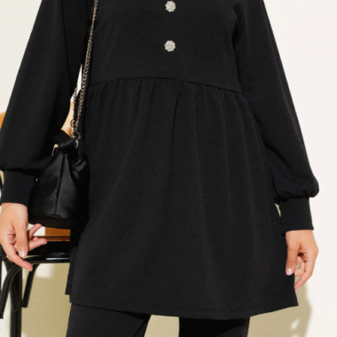 ensemble hijab femme noir tunique ample moderne face plan
