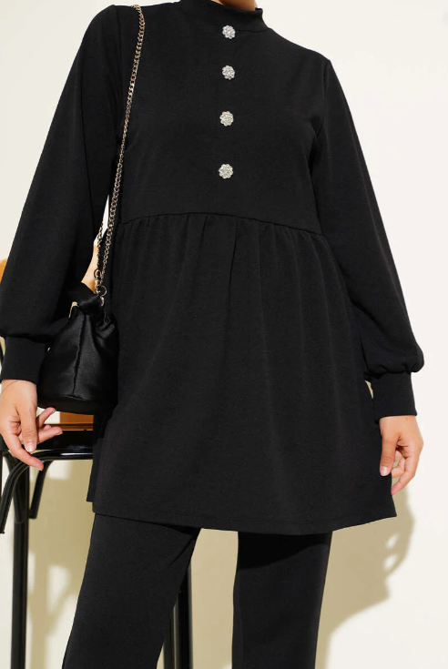 ensemble hijab femme noir tunique ample moderne face plan
